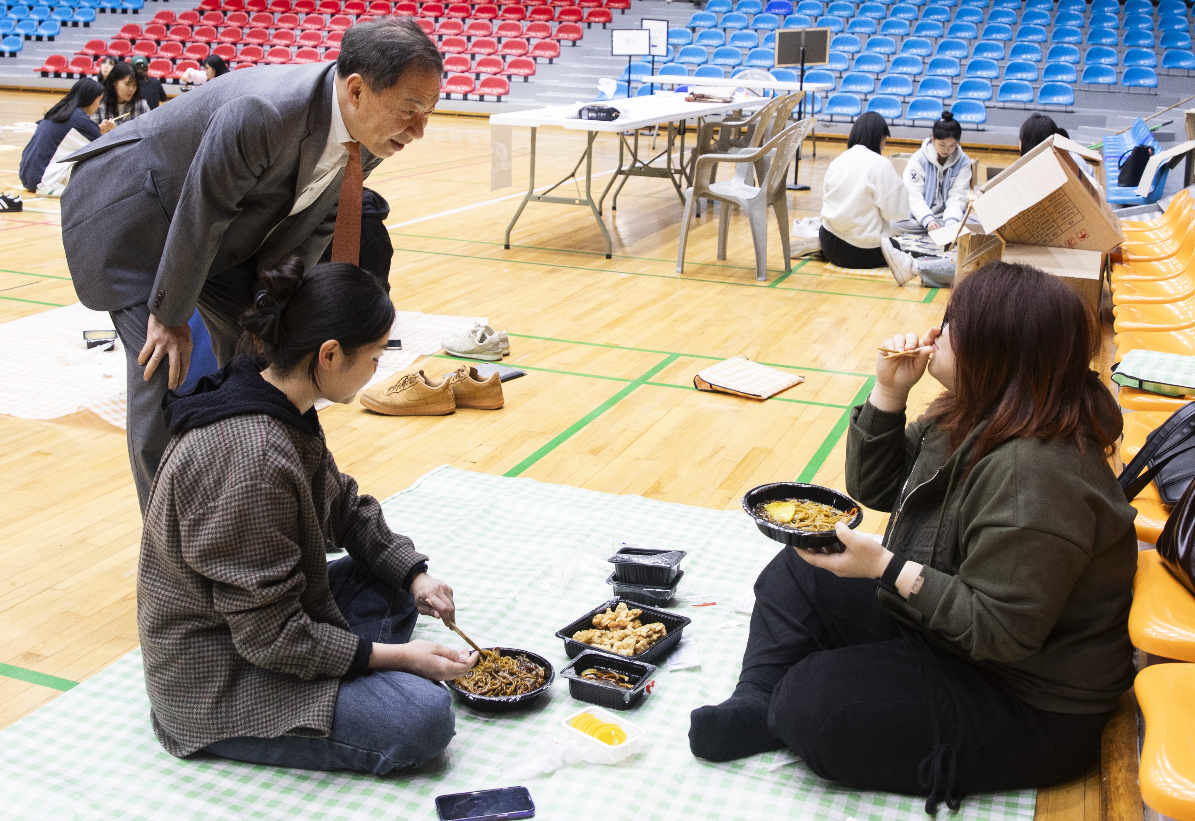 사진1. 배재대 총장님이 쏜다